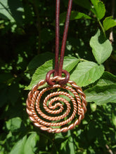 Load image into Gallery viewer, Galaktischer Tensorring mit Doppelspirale | 144 MHz Kupfer | Handgefertigter Dimensionswirbel (Ø 5 cm)
