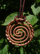 Load image into Gallery viewer, Galaktischer Tensorring mit Doppelspirale | 144 MHz Kupfer | Handgefertigter Dimensionswirbel (Ø 5 cm)