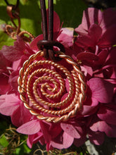 Load image into Gallery viewer, Galaktischer Tensorring mit Doppelspirale | 144 MHz Kupfer | Handgefertigter Dimensionswirbel (Ø 5 cm)