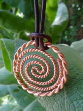 Load image into Gallery viewer, Galaktischer Tensorring mit Doppelspirale | 144 MHz Kupfer | Handgefertigter Dimensionswirbel (Ø 5 cm)