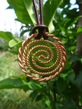 Load image into Gallery viewer, Galaktischer Tensorring mit Doppelspirale | 144 MHz Kupfer | Handgefertigter Dimensionswirbel (Ø 5 cm)