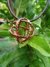 Load image into Gallery viewer, TensorField Generator | 144 MHz Kupfer | Sphärischer Energiegenerator & EMF-Schutz | Handgefertigt nach Heiliger Geometrie