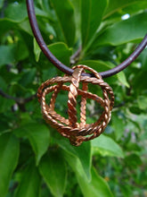 Load image into Gallery viewer, TensorField Generator | 144 MHz Kupfer | Sphärischer Energiegenerator & EMF-Schutz | Handgefertigt nach Heiliger Geometrie