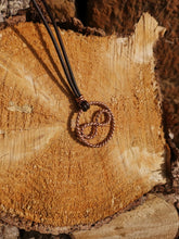 Laden Sie das Bild in den Galerie-Viewer, Tensor-Ring Anhänger "Sacred Unendlichkeit" | 144 MHz Kupfer | Handgefertigt nach Slim Spurling | Mit verstellbarem Lederband