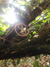 Laden Sie das Bild in den Galerie-Viewer, Tensor-Ring Anhänger "Sacred Unendlichkeit" | 144 MHz Kupfer | Handgefertigt nach Slim Spurling | Mit verstellbarem Lederband