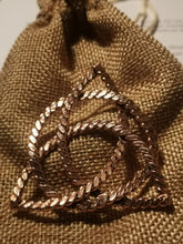 Load image into Gallery viewer, Tensor chain pendant Triqueta
