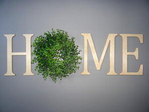 Wanddeko HOME mit Eukalyptuskranz mit Beeren / Wandgestaltung / Holzbuchstaben